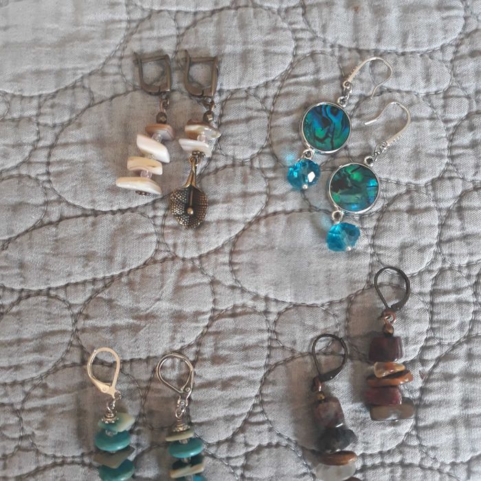 Обеци от естествени камъни