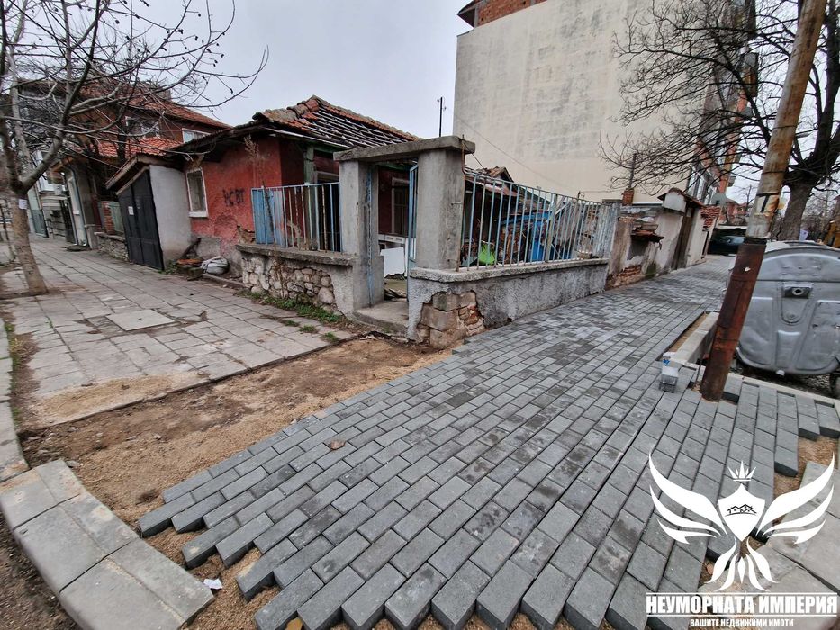 Продавам стара къща 110РЗП с двор 240кв. в гр.Асеновград кв.Зъбче