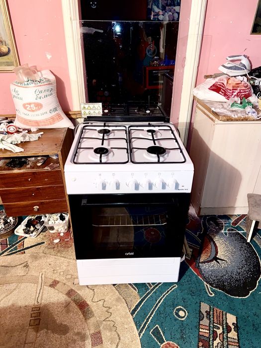 Продам газ плиту идеальном состояний