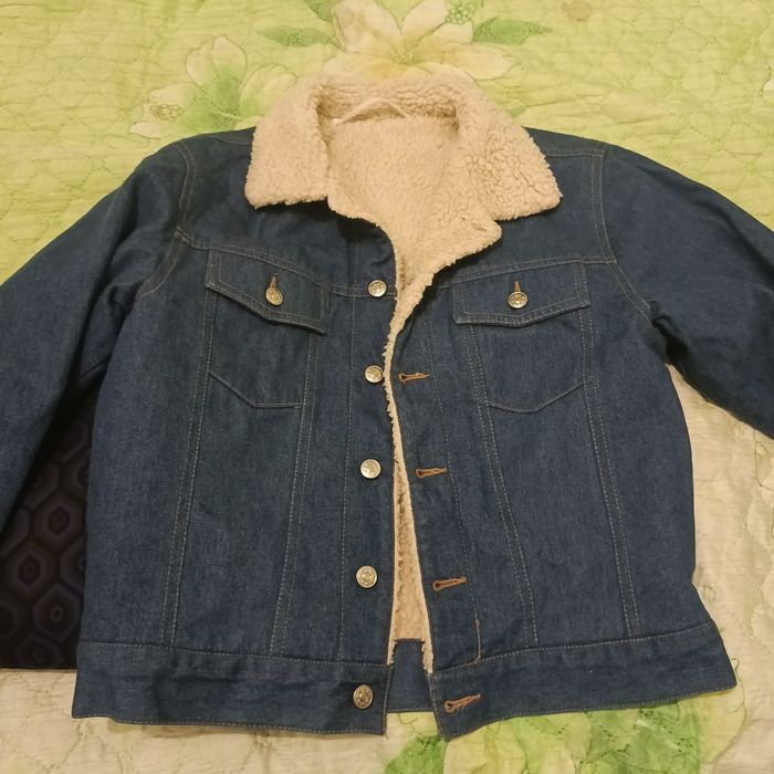 Продам детскую куртку.