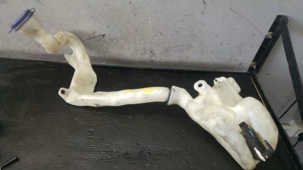 Vas lichid parbriz cu pompita citroen c3 picasso sh 9681735280 681155