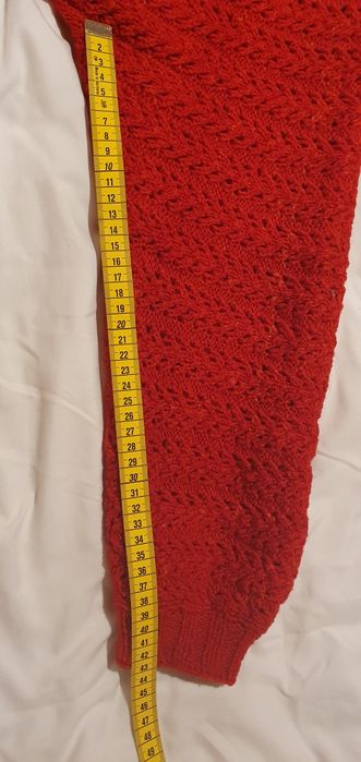Pulover lana lucrat manual S-M foarte bun rosu