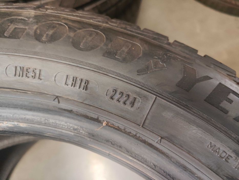 2бр.зимни гуми 225/55/18 Goodyear