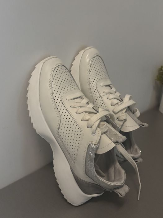 Леки и стилни дамски маратонки на Бианки