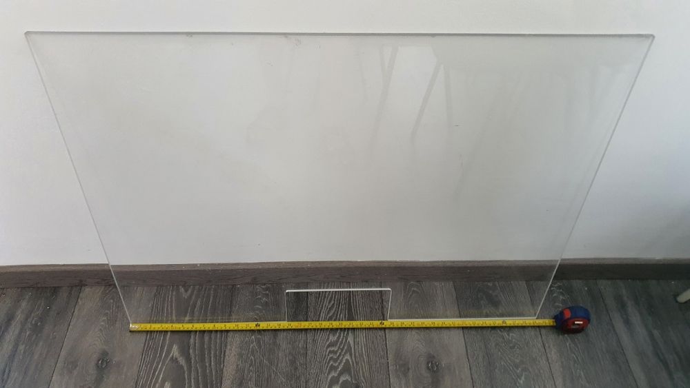 Panouri din plexiglas transparent