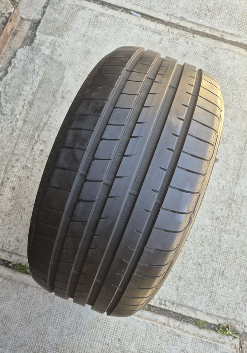 O bucată 245/40 R18 vară - una Goodyear Bridgestone
