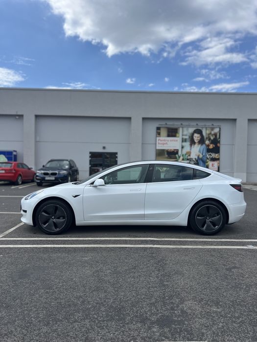 TESLA Model 3 2020 — imagine 4