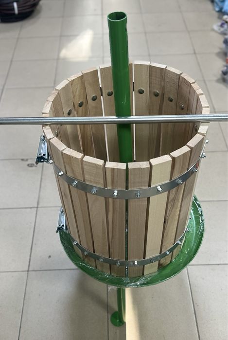 Преса за грозде българско производство/39л/.Размер на коша-35/45 см