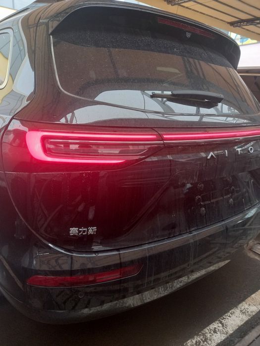 Aito m7 2025 yil  1300 km restayling