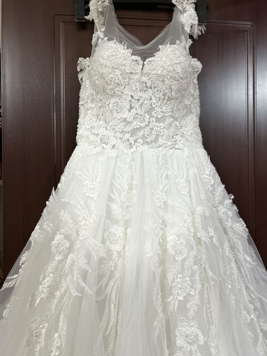 Vand rochie de mireasa s-m