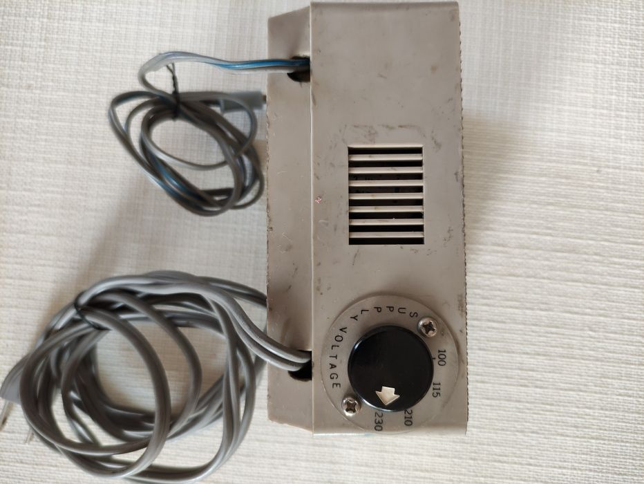 Японски винтидж адаптер за напрежение