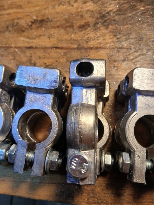 Продам клеммы свинцовые.