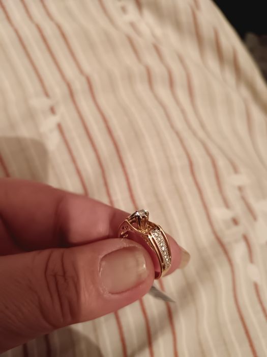 Кольцо с бриллиантом