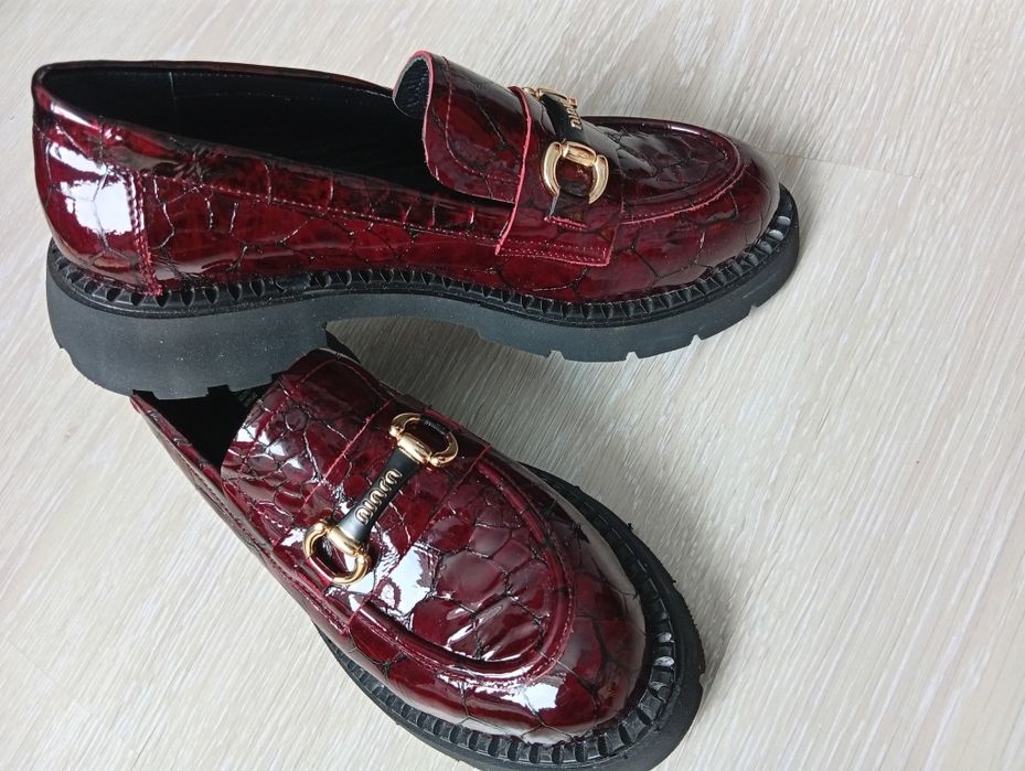 Продам лоферы новые