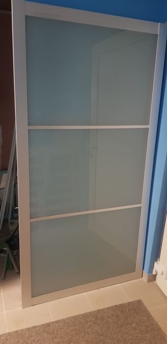 Usi glisante  2buc.  pret 600 lei/buc. ANUNT VALABIL.