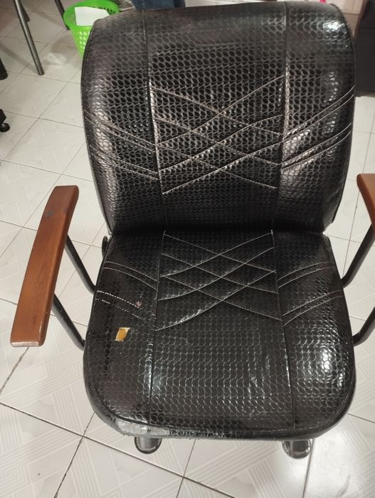 Продаю кресло! Черный цвет