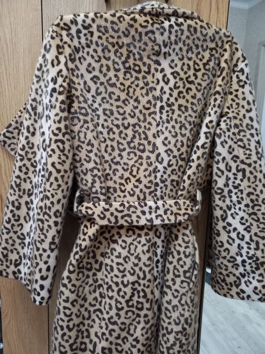 Продаётся Женские одежды куртка размер 48