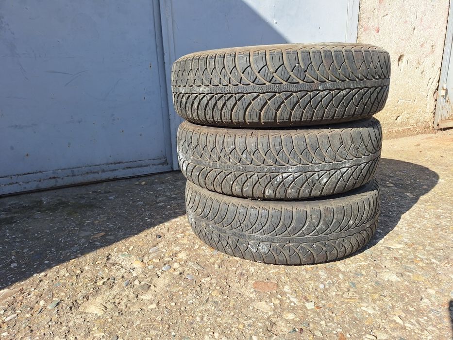 Vând 3 anvelope de iarnă cu jante