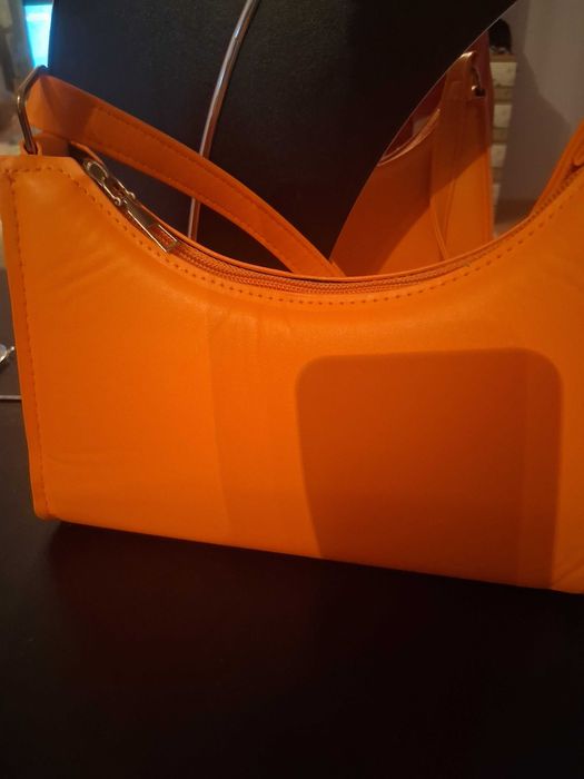 Дамска чанта,оранжев цвят