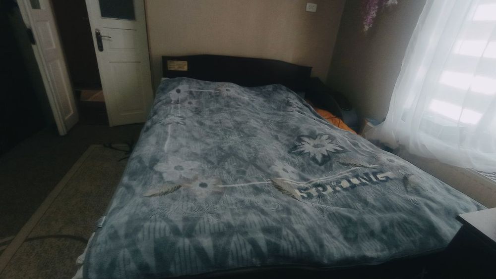 Продаётся двухспалный диван в хорошем состоянии.