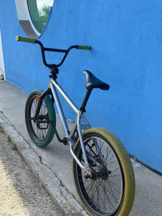 Продавам велосипед bmx !