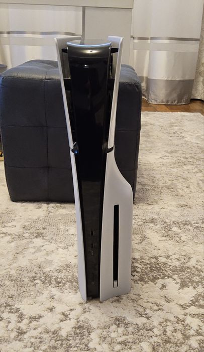 (OFERTA) Consola PlayStation 5 (PS5) Slim 1TB, cu Disc - Impecabila / 1 sau 2 Manete