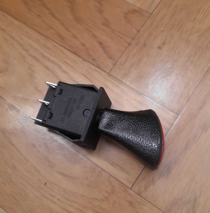 Кернитель, трещётка, джойстик.