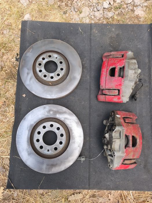 Комплект предни спирачни апарати с дискове за Ауди А4 Б6/Б7 (3.0TDI)