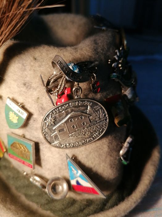 Ловджийско -туристическа  вълнена шапка за ценители