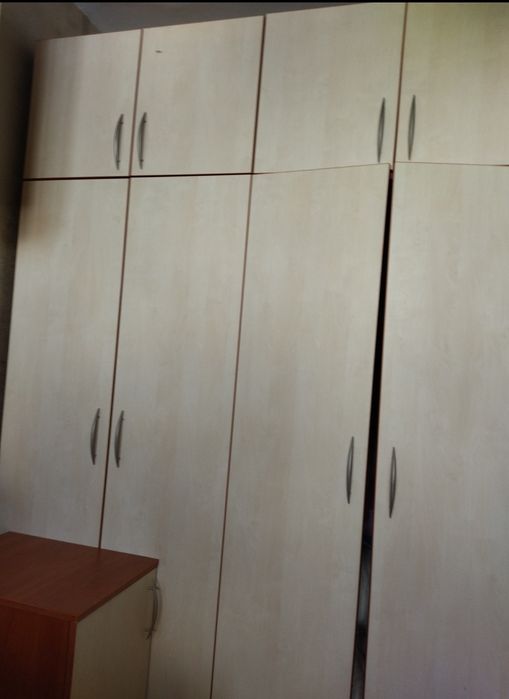 Продавам гардероб