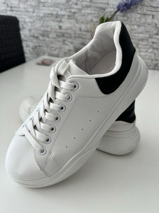 Бели сникърси 39 номер