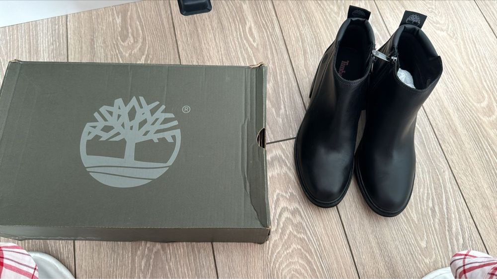 Новые кожаные ботинки! 38.5 размер!Timberland