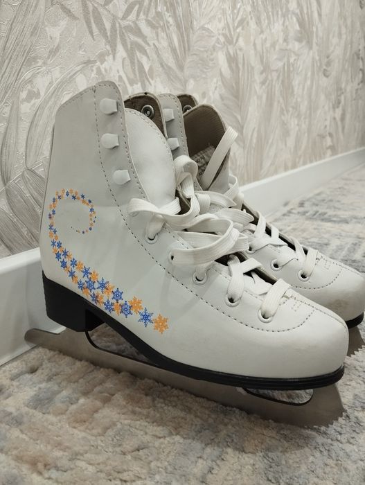 Продам детские  коньки