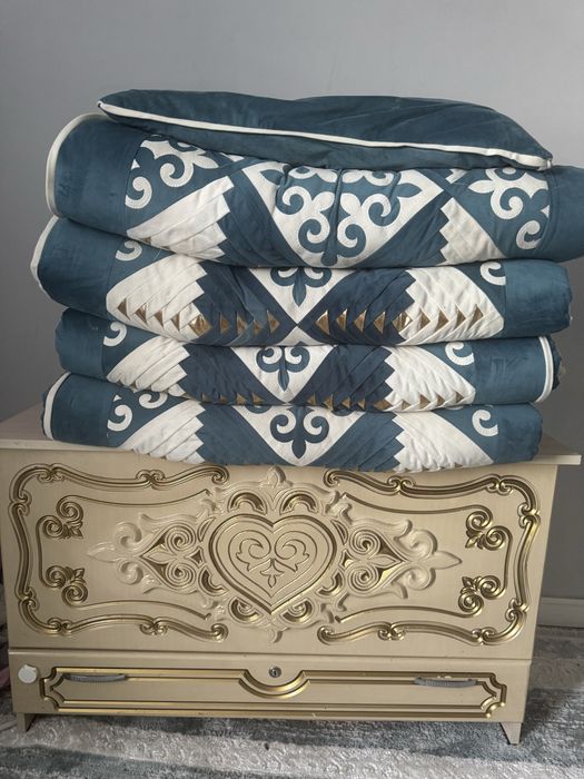 Көрпе и жастық  8000тг Сандық 20000тг