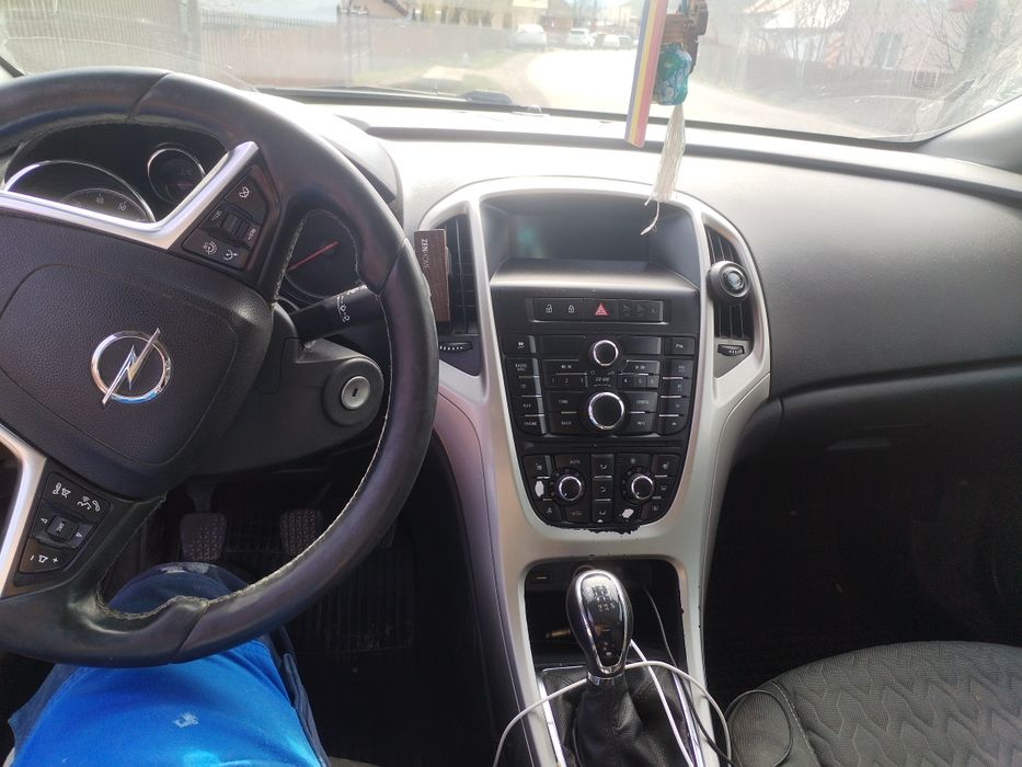 Vand sau schimb opel astra j 14 benzina turbo