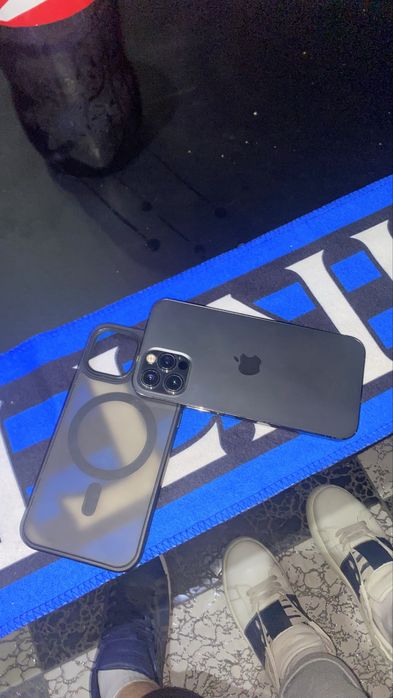IPhone 12 pro с коробкой