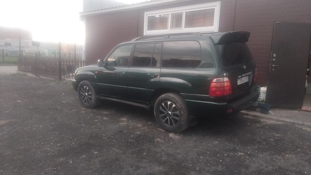 Тойота Ленд Крузер 100