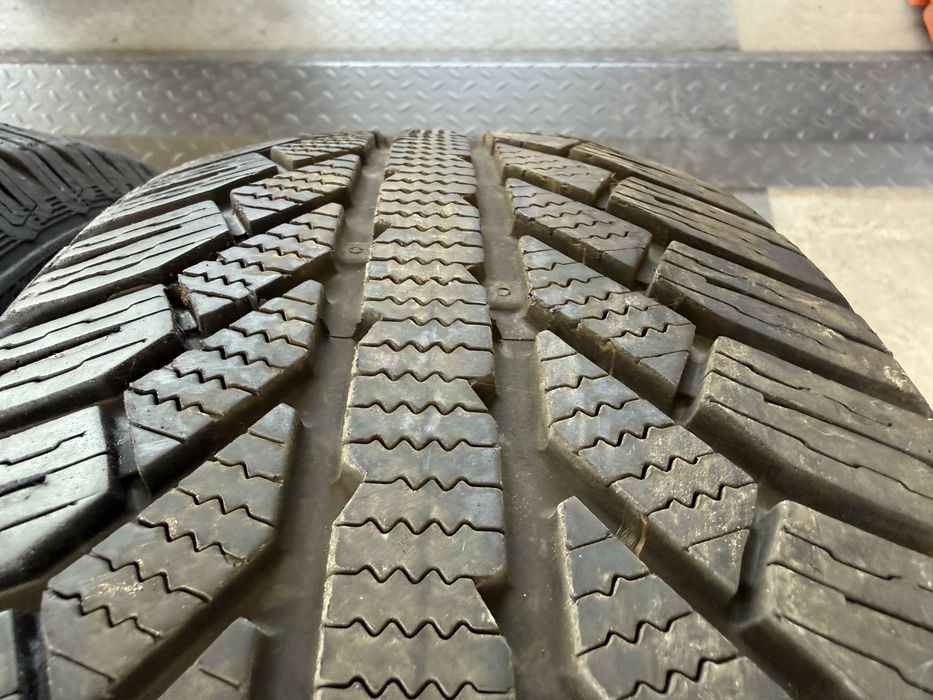 4бр. ОТЛИЧНИ Зимни Гуми С Борд 215/65R/16 -SEMPERIT- DOT:4020- 7.9мм.+6.9мм.