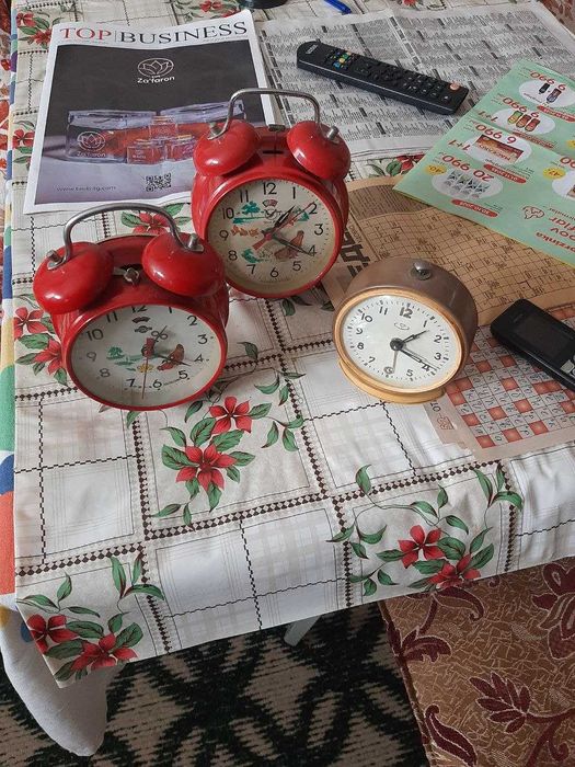 часы настольные цена за три штуки см.фото