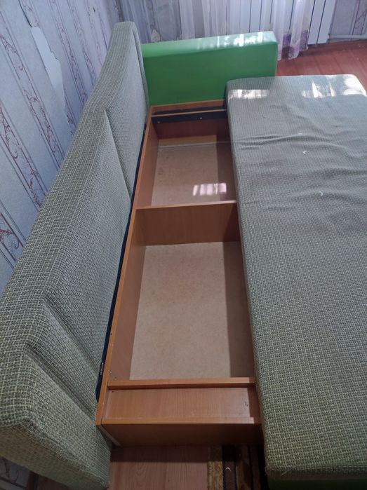 Продаю диван хороший