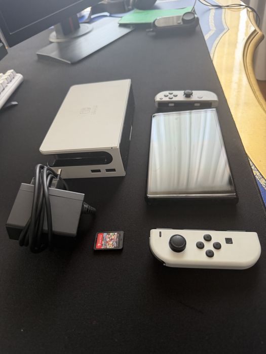 Продам nintendo switch oled