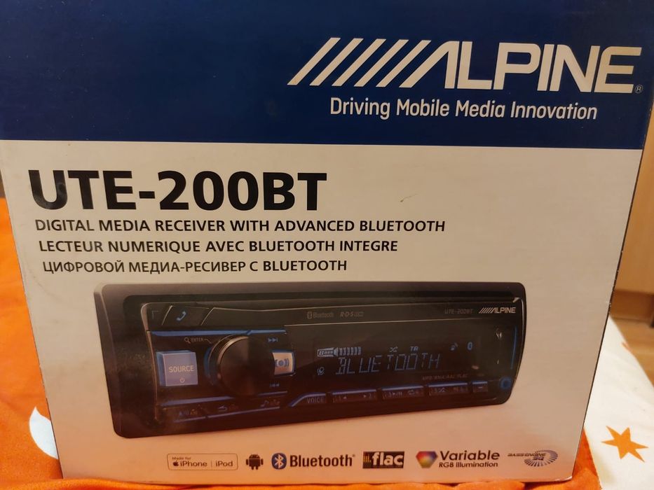 Player auto Alpine UTE-200BT – Bluetooth, USB, AUX, 4x50W – stare foarte bună