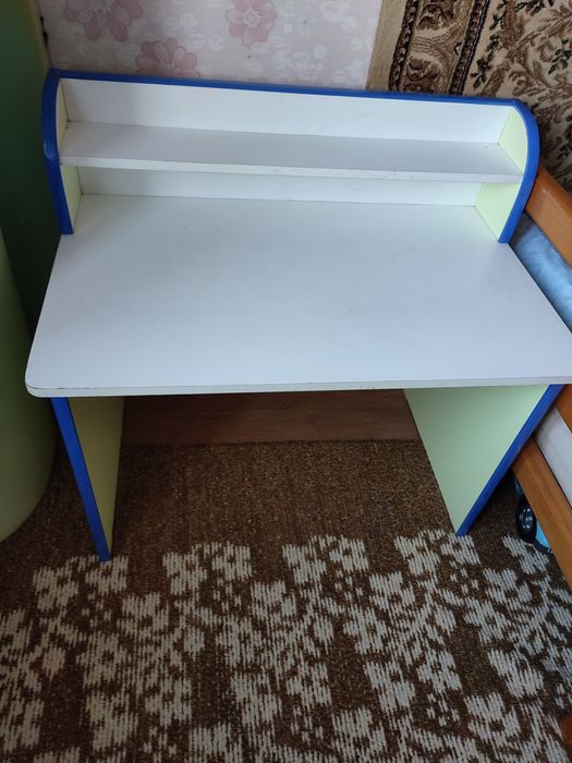 Продам детский столик.