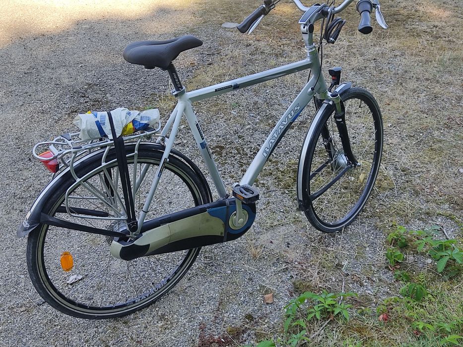 Vând bicicleta cu 8 viteze in butuc marca Batavus