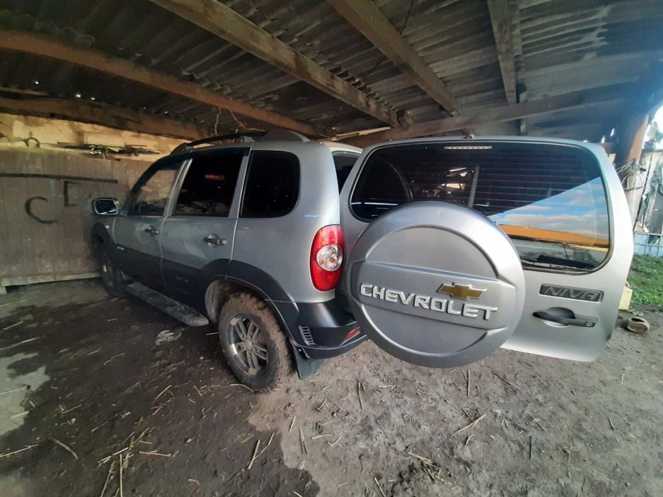 Шевролет нива.