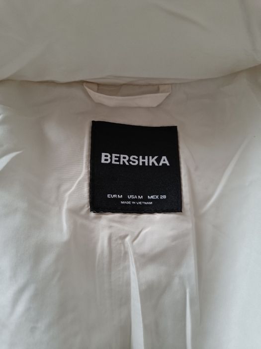 Geacă de iarnă Bershka, femei,  măr. M, nouă
