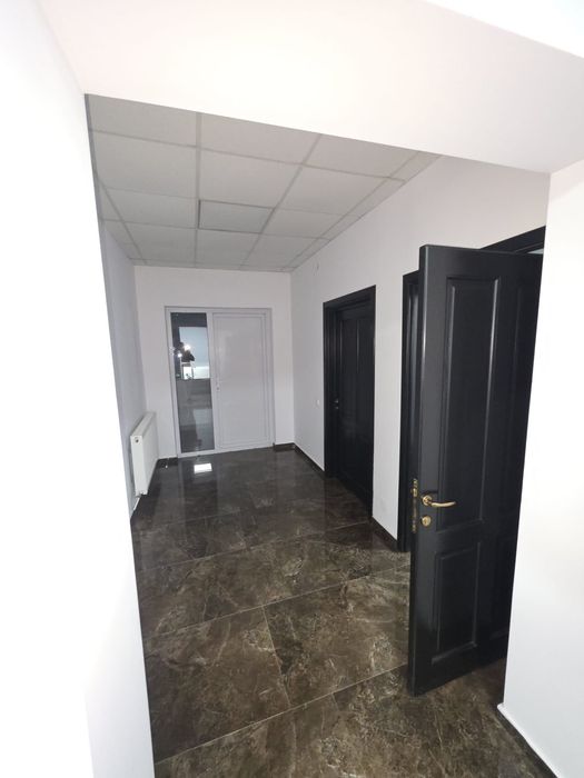 Închiriez spațiu Central 300 mp, ideal pentru cabinete medicale.