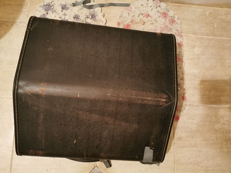 Акордеон. Велтмайстер. Свири. Нее спукан.