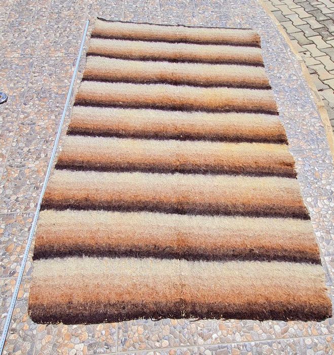 Килим от козя вълна