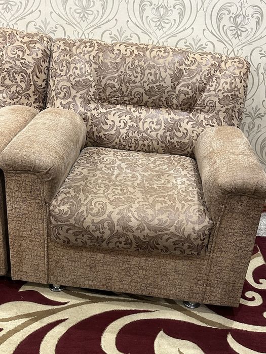 Divan kreslo sotiladi